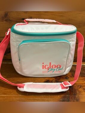 Igloo Retro - white Insulated Lunch Bag with Coral Strap and Teal Trim
